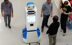 Bandara Schiphol Kini Punya Robot yang Siap Bantu Wisatawan