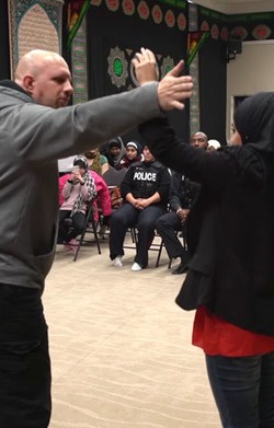 Hijabers Kanada Belajar Bela Diri untuk Hadapi Serangan Haters