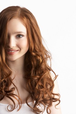 Bukan Karena Seksi, Ini Sebab Utama Pria Suka Wanita Berambut Panjang