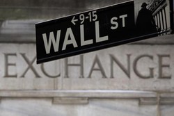 Wall Street Kena Koreksi Saham Kesehatan dan Konsumer