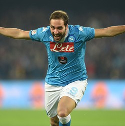 Musim Ini Higuain Rutin Bikin Gol Serie A di San Paolo