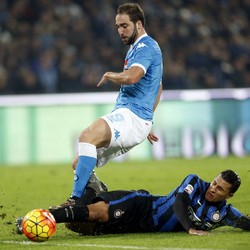 Kalahkan Inter, Napoli Puncaki Klasemen