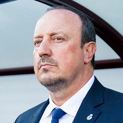 Benitez Bantah Tak Akur dengan James