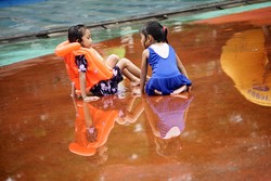 Bercengkrama Bersama Teman