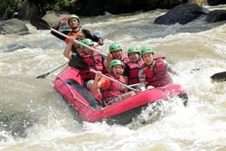 Arung Jeram di Sungai Citarik, Seru Banget!