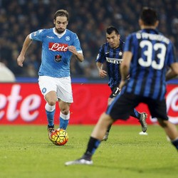 Higuain Manfaatkan Kegagalan Bek-bek Inter Melakukan Koordinasi