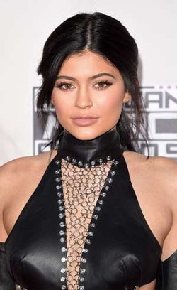 Tak Melanjutkan Kuliah, Ini Rencana Kylie Jenner untuk Masa Depan
