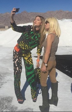 Sehari Gabung Instagram, Donatella Versace Langsung Dapat 50.000 Follower