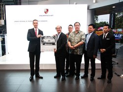 Porsche Buka Showroom Baru di Surabaya