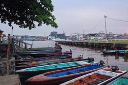 Santai Sore di Tepi Sungai Kapuas