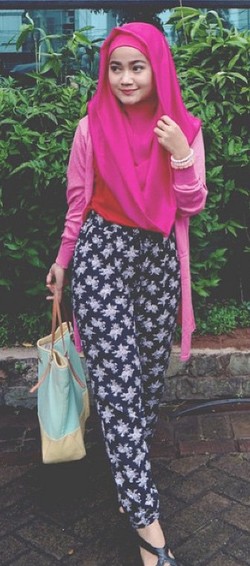 Foto: Padu Padan Busana Kerja Ala Blogger Hijab Malaysia, Nurul Hidayati