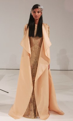 Ketika Puisi Cinta Mengilhami Koleksi Busana Mel Ahyar