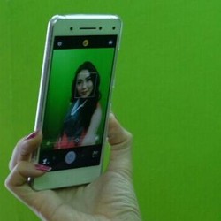 Dua Kamera Selfie di Ponsel, Buat Apa Sih?