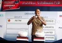 Sebanyak delapan tim yang lolos ke fase ini dibagi dalam dua grup. Seperti di babak sebelumnya, fase grup kedua ini juga menggunakan sistem home tournament.