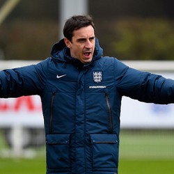 Gary Neville Tak Sabar Hadapi Tantangan di Valencia