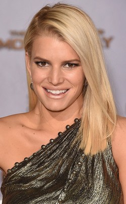 Jaga Kebugaran Tubuh, Jessica Simpson Pilih Jalan Sehat Tiap Hari