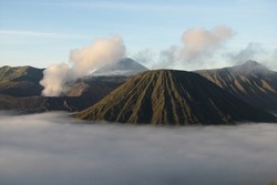 Aktivitas Vulkanik Meningkat, Gunung Bromo Ditutup