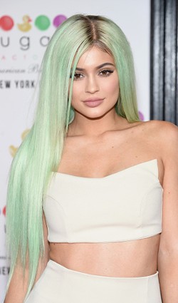 Habis Dalam Semenit, Lipstik Kylie Jenner Kini Dijual 10 Kali Lebih Mahal