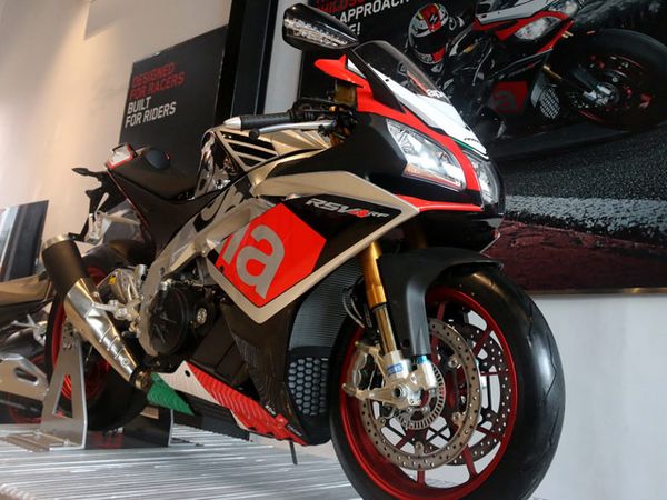 Piaggio Buka Toko Motor Premium di Bintaro