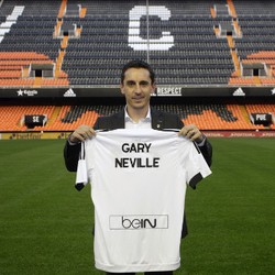 Jadi Pelatih Valencia, Neville Tak Minta Saran Sir Alex Lebih Dulu