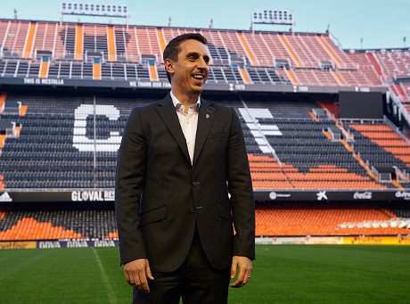 Neville Latih Valencia, Hari Senin pun Takkan Lagi Sama buat Carragher