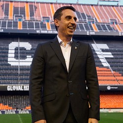 Neville Latih Valencia, Hari Senin pun Takkan Lagi Sama buat Carragher