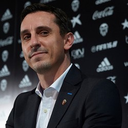 Gary Neville Cari Guru Bahasa Spanyol yang Bisa Bangun Pagi Setiap Hari