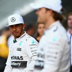 Hamilton Yakin Ketegangan dengan Rosberg Takkan Rugikan Mercedes