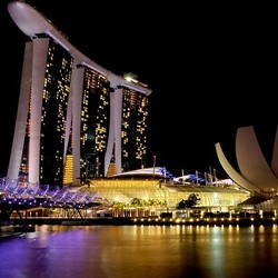 FotoStop: Berburu Keindahan Malam