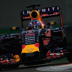 Red Bull Tetap Pakai Mesin Renault Musim Depan