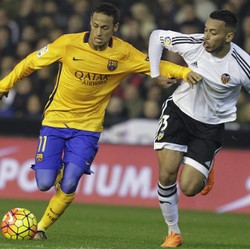 Valencia Matikan Sisi Kiri Serangan Barcelona