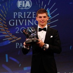 Max Verstappen Raih Tiga Penghargaan FIA