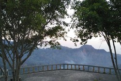 Melihat Gunung Inerie dari Panorama Manulalu di Flores