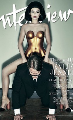 Ketika Kylie Jenner Buat Pose Pamer Bokong Terlihat High-Fashion di Majalah