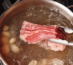 Begini Cara Tepat Merebus Iga Sapi Agar Empuk