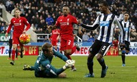 Georginio Wijnaldum membobol gawang Liverpool. Andrew Yates/Reuters/detikFoto.