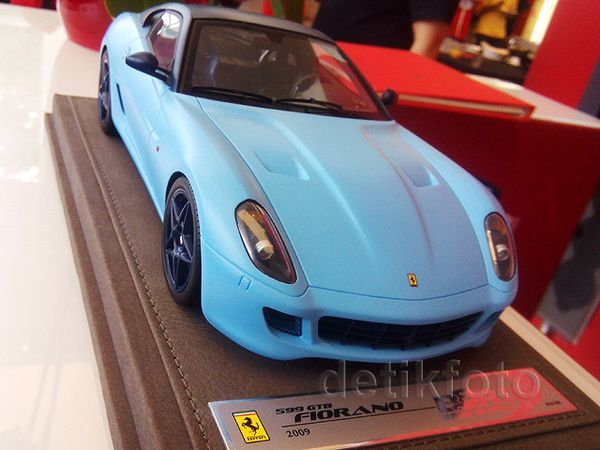 Pecinta Mobil Mainan Ferrari