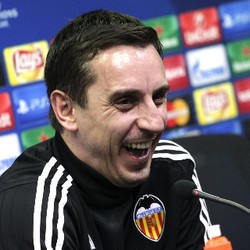 Neville Kalem Hadapi Laga Pertamanya