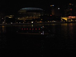 boat di kegelapan marina