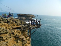Adu Nyali di Pantai Timang, Gunungkidul