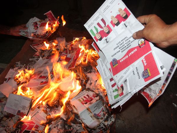 Sebanyak 1.576 Surat Suara Rusak Dibakar
