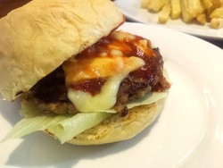 Phillys East Mix West: Juicy Beef Burger a la Amerika dari Kawasan Depok