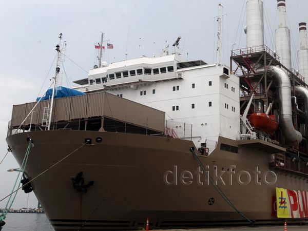 Jokowi Luncurkan Kapal Genset Raksasa