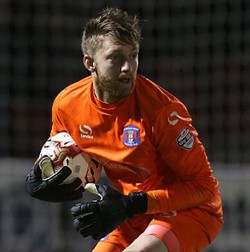 Sedang Sakit Sampai Absen Tanding, Kiper Ini Malah Terjebak Banjir Besar