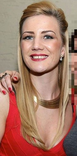 Profil Tinder Wanita dengan Payudara Besar Lebih Disukai Pria