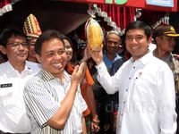 Menteri Yuddy Tinjau TPS di Depok