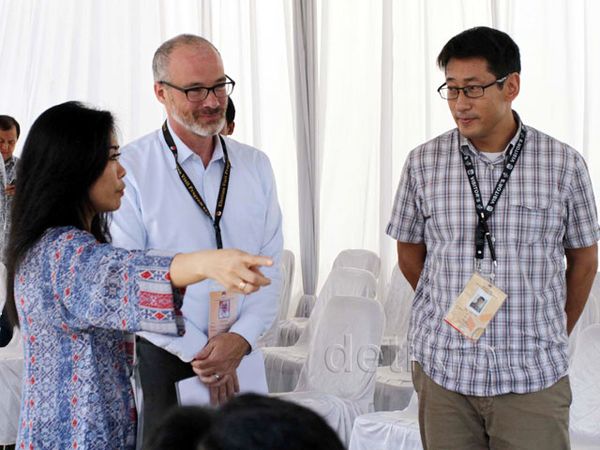 Peninjau Asing Blusukan ke Pilkada Tangsel