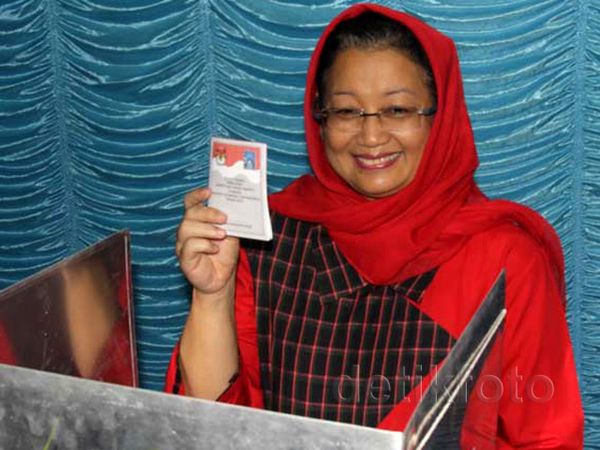 Yuni Satia Rahayu Nyoblos di TPS 16