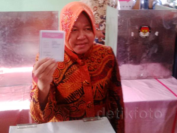 Risma Nyoblos di TPS 1