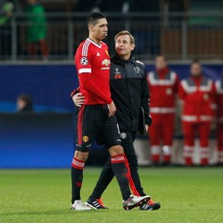 MU Tersingkir dari Liga Champions, Smalling dan Darmian Cedera